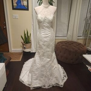 Moonlight white Mermaid Wedding Sleevesless Gown size 14 Fits Small